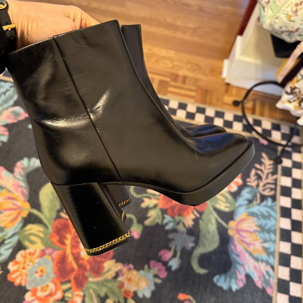 Tory Burch Ruby Block Heel Leather Booties Chain Link Size 8 - Picture 2 of 3